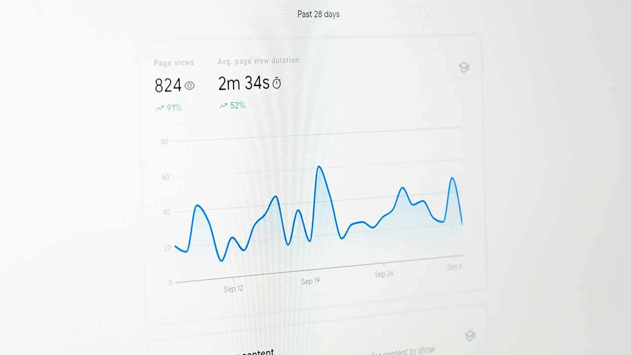 Similarwebを活用して競合の優位に立つイメージ